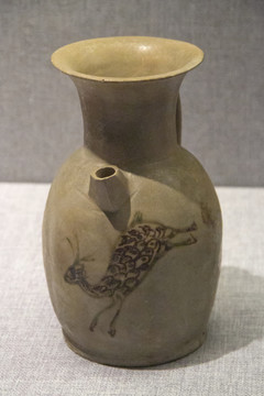 唐代长沙窑双鹿纹瓷壶