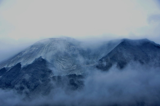 岗什卡雪峰