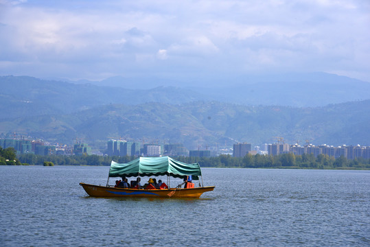 大凉山明珠邛海风光