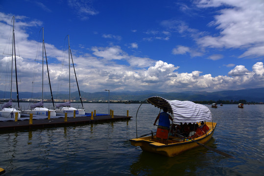 大凉山明珠邛海风光