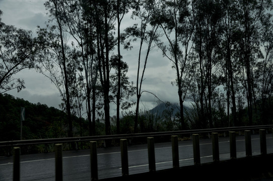 大山里的乡村云雾风光风景