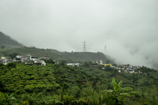 大山里的乡村云雾风光风景