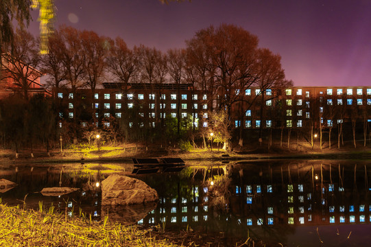 中国吉林大学校内建筑夜晚景观