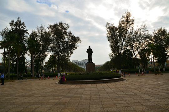 校园雕塑风景