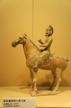 陕西西安文物彩绘釉陶胡人骑马俑