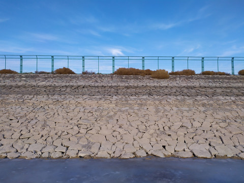 石块堤坝