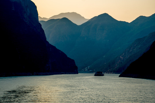 高峡平湖