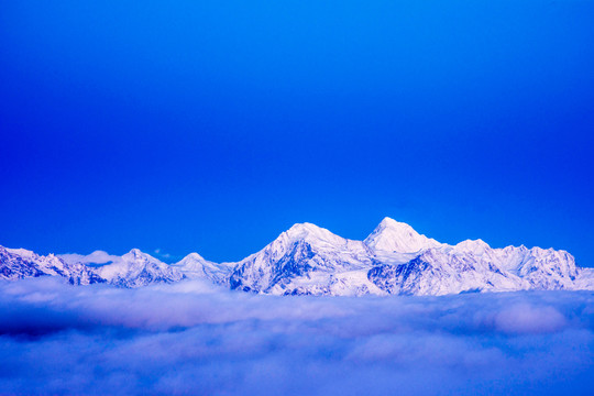 贡嘎雪山