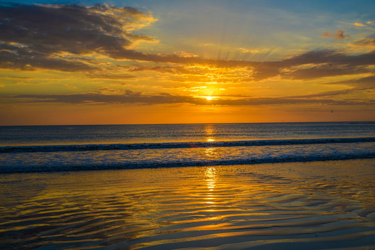 夕阳湖面