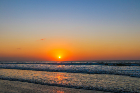 夕阳海滩