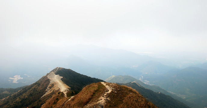 山峰秋色