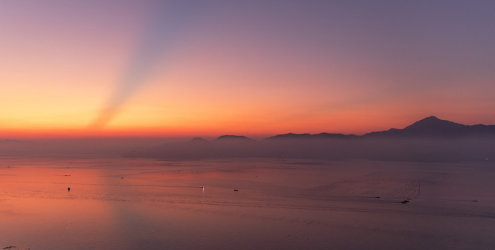 海上日出