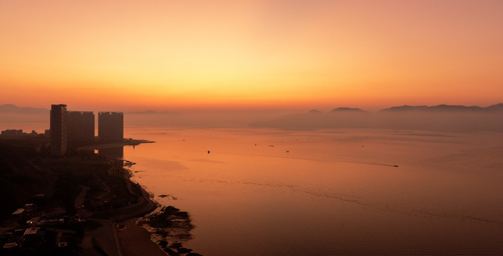 海上日出