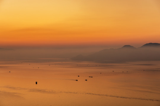 海上日出