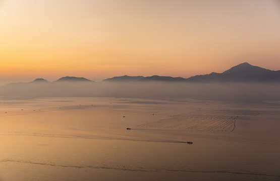 海上日出