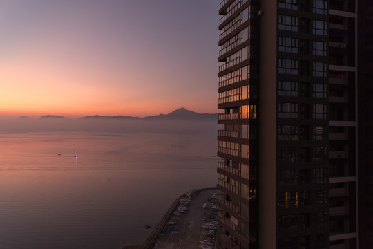 海上日出