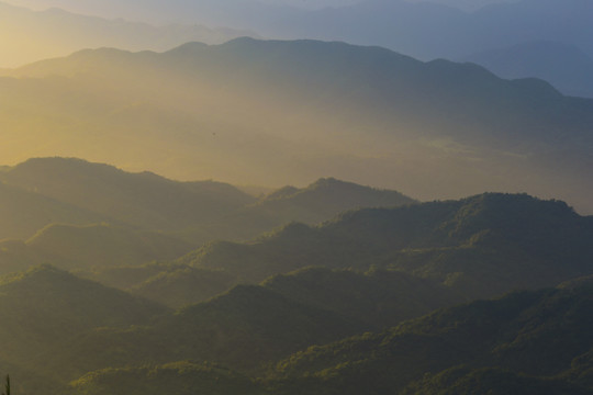 层峦叠嶂