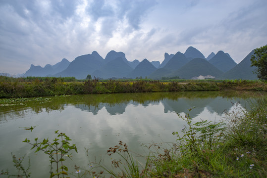 乡村鱼塘风光