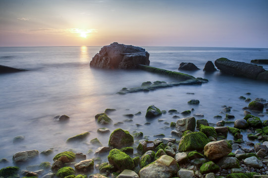 礁石海浪