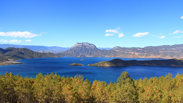 泸沽湖格姆女神山