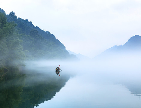 雾漫小东江