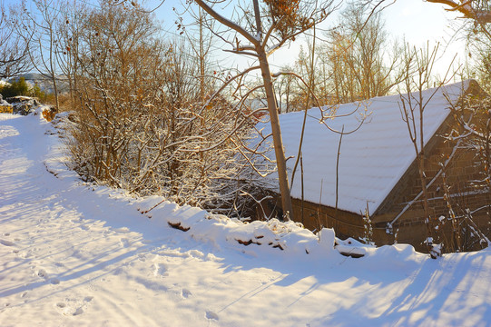 雪后的小山村