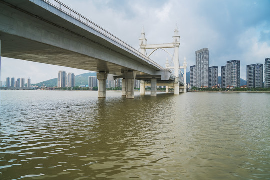 珠海白石大桥和城市建筑天际线