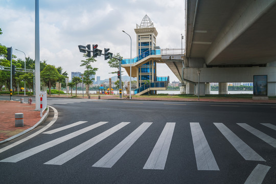 珠海白石大桥和宽阔的柏油马路