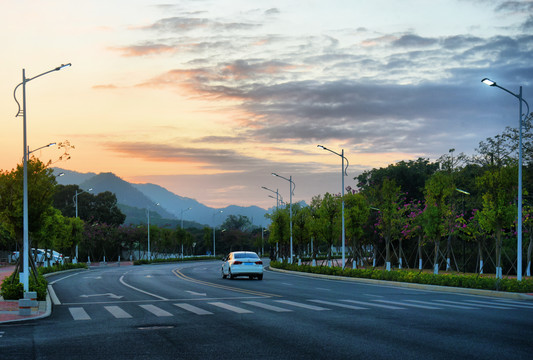 黄昏公路