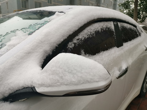 汽车雪景
