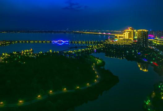 八里湖鹤问桥夜景