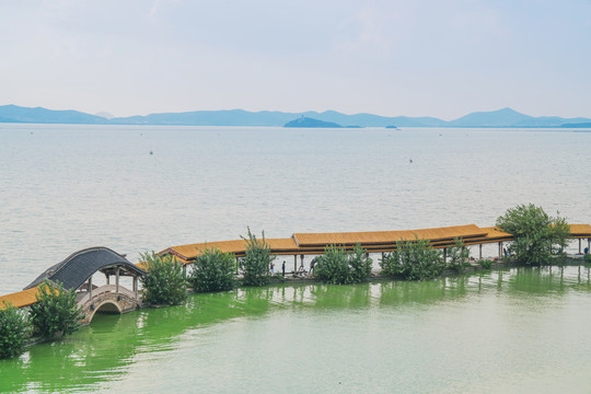 无锡太湖边的一座古建筑群