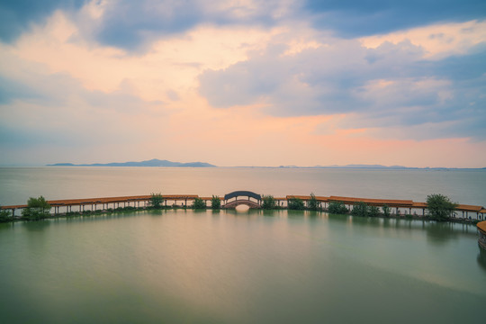 无锡太湖边的一座古建筑群