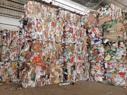 垃圾废纸回收打包