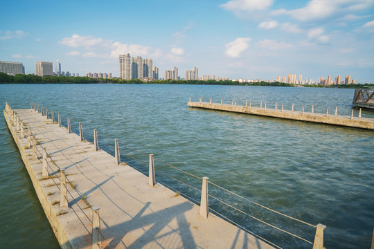 无锡蠡湖风光和城市建筑天际线