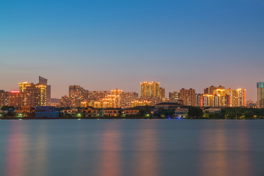 无锡蠡湖风光和城市建筑天际线