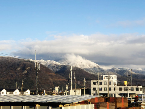 静冈县城区眺望富士山