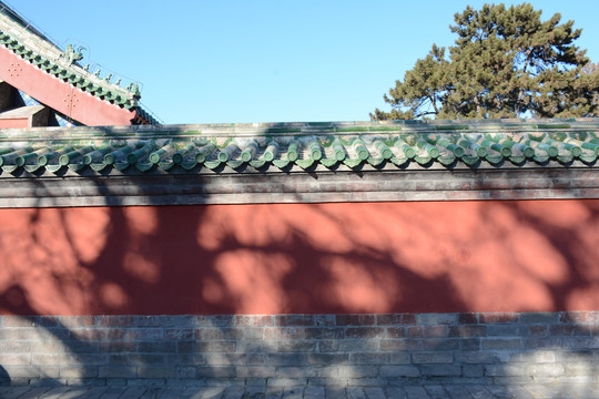 琉璃瓦红宫墙