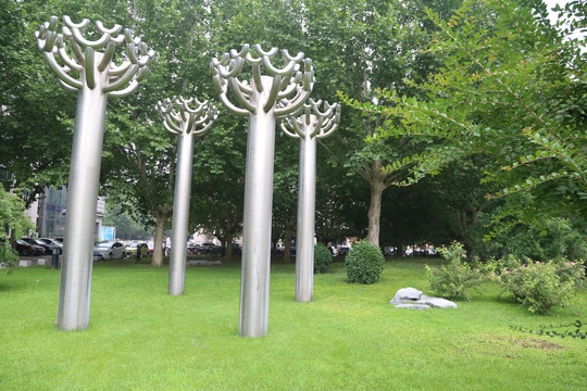 清华大学雕塑树
