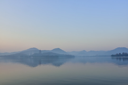 杭州西湖雷峰塔晨景