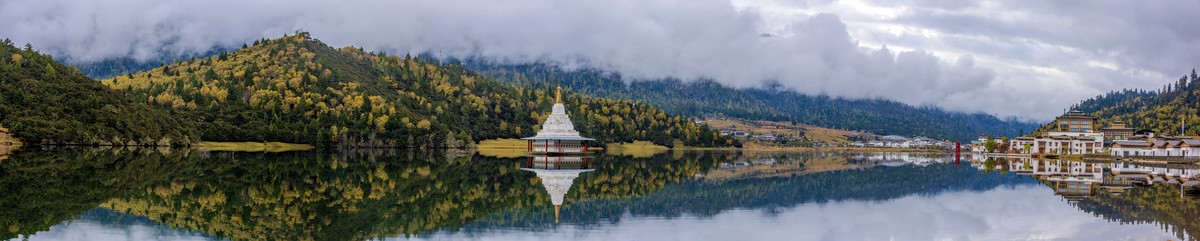 中国西藏林芝鲁朗扎塘鲁措湖全景