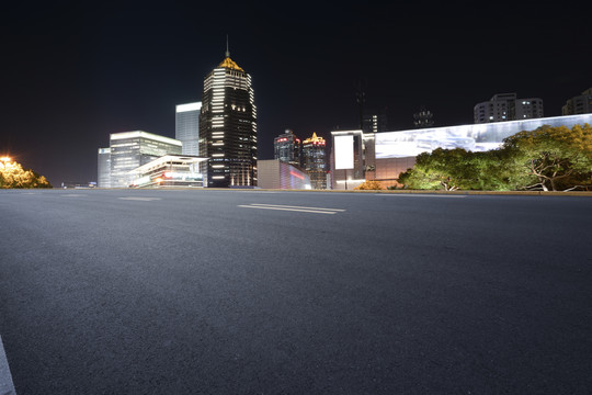 道路地面和现代建筑夜景