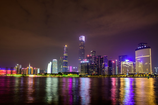 珠江河岸夜景