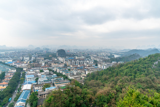 一座在森林中的城市