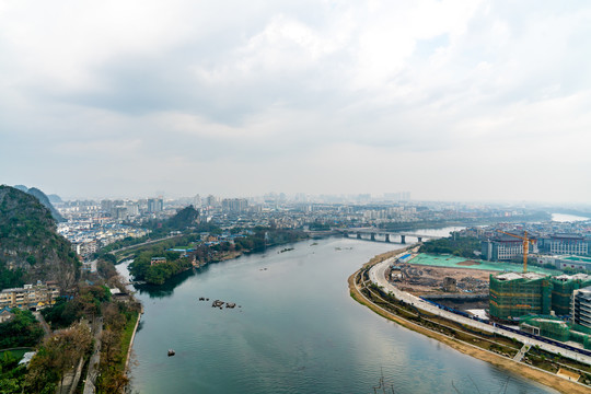 一座在森林中的城市