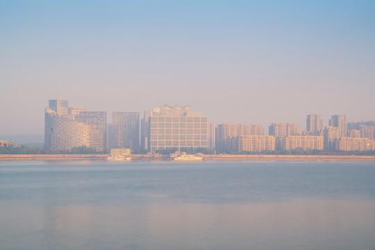 浙江杭州城市建筑和钱塘江风光