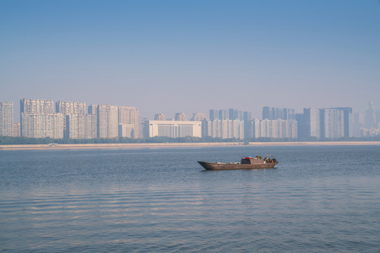 浙江杭州城市建筑和钱塘江风光