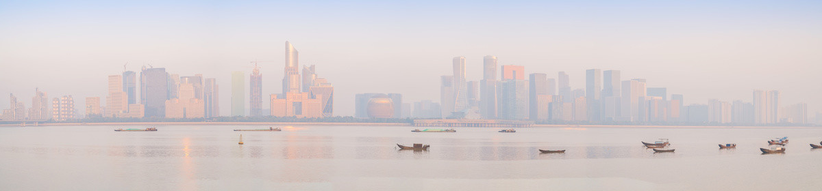 浙江杭州城市建筑和钱塘江风光