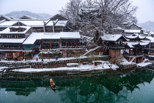 凤凰古城雪景