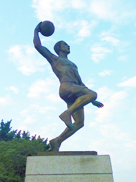 打篮球雕塑